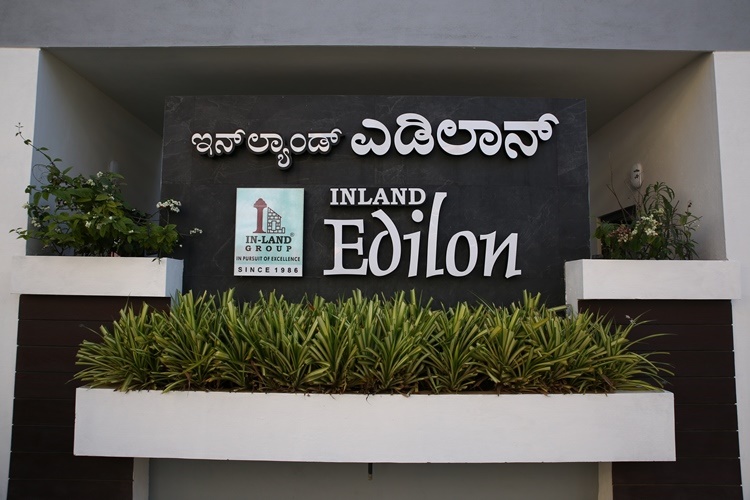 Inscription of Inland Edilon on the corner stone.